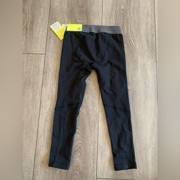 All in motion size XS (4/5) leggings perfect to use for any sport - Picture 2 of 3